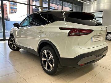 Nissan QASHQAI 1.5 E-POWER N-CONNECTA 190CV QASHQAI 1.5 E-POWER N-CONNECTA 190CV LUNAR WHITE MIDNIGHT BLACK